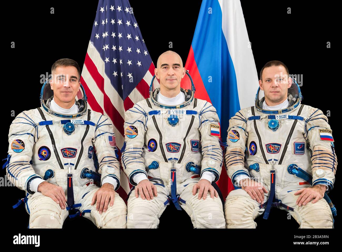 STERNENSTADT, RUSSLAND - 18. Dezember 2019 - Die Prime Expedition 63 Crewmitglieder posieren für ein Porträt im Gagarin Cosmonaut Training Center in Star City, Russi Stockfoto