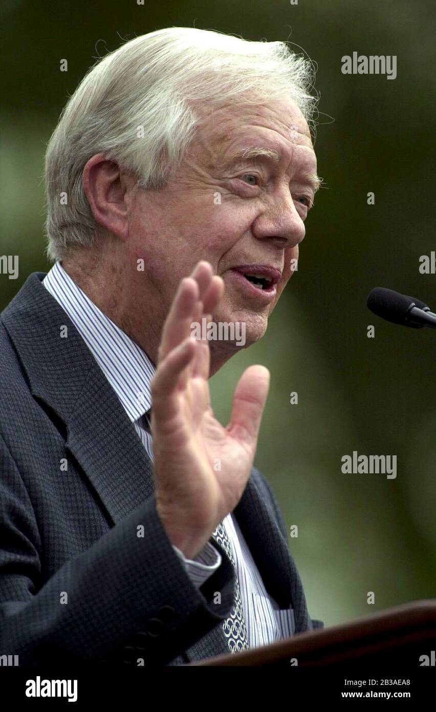 Georgetown, Texas 04 APR 2001: Der ehemalige US-Präsident Jimmy Carter ist Gastredner bei der Investitur von Jake Shrum als Präsident der Southwestern University, einer kleinen Hochschule für Geisteswissenschaften nördlich von Austin. ©Bob Daemmrich Stockfoto