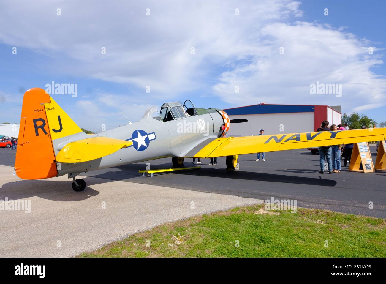 Georgetown, Tx - US Navy SNJ-5 Pilot-Trainingsflugzeug aus dem 2. Weltkrieg. Auch bekannt als T-6 Texan. Stockfoto