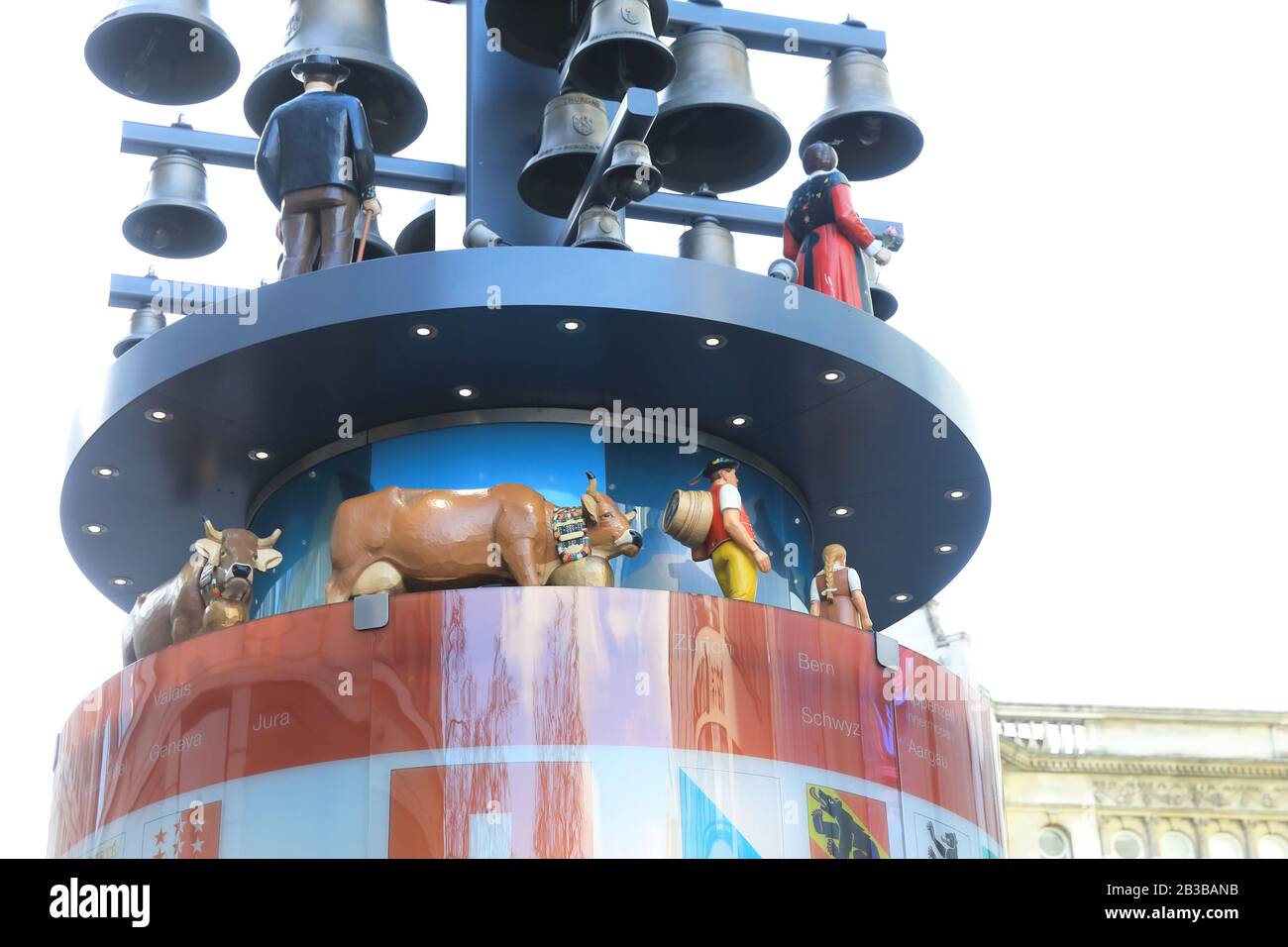 Das historische Schweizer Glockenspiel am Leicester Square im Londoner West End in Großbritannien Stockfoto