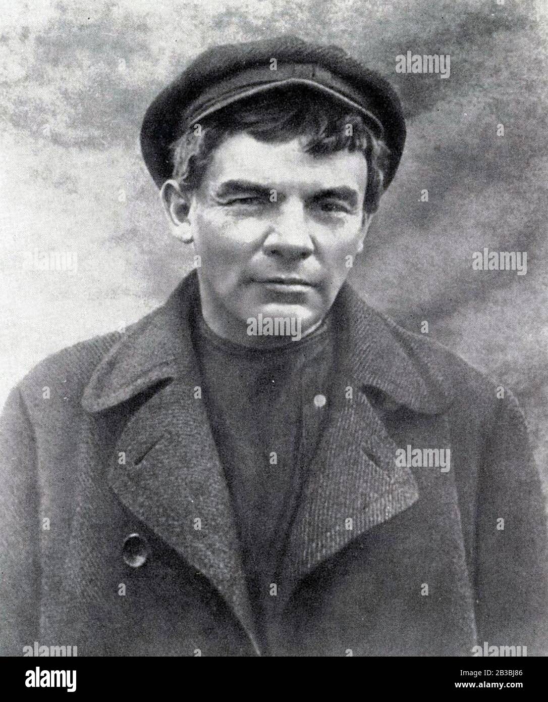 Wladimir LENIN (1870-1924) russischer Revolutionär im August 1917, als er sich in einem Dorf in der Nähe von Razliv, Russland, versteckte. Die saubere Rasur war wie eine Verkleidung aus seinem gewöhnlichen Bart. Stockfoto