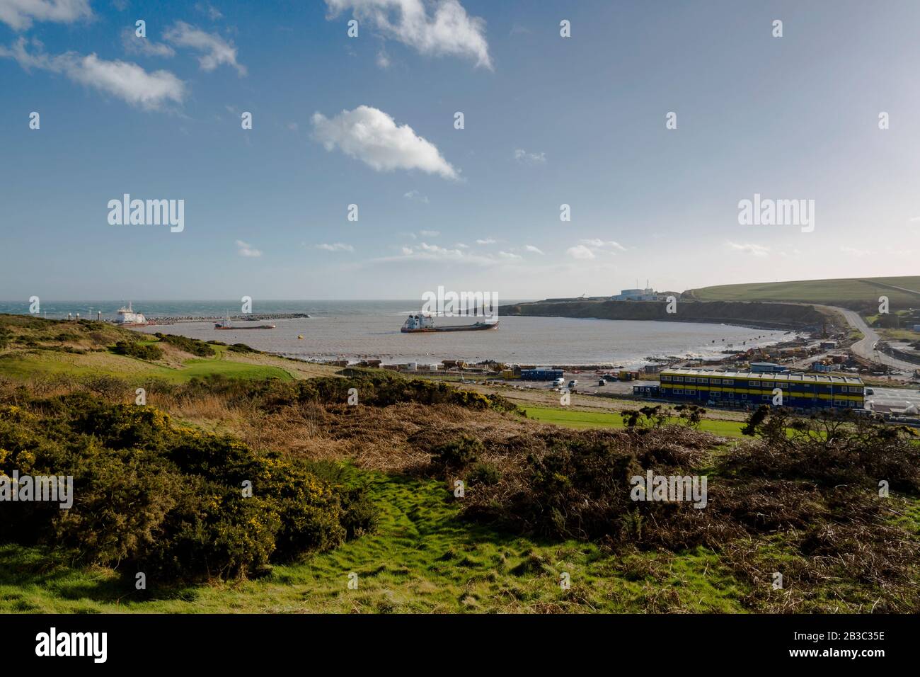 Fotos von Schiffen und Trawlern im Hafen von Aberdeen und in der Nigg Bay und Greyhope Bay, Stockfoto