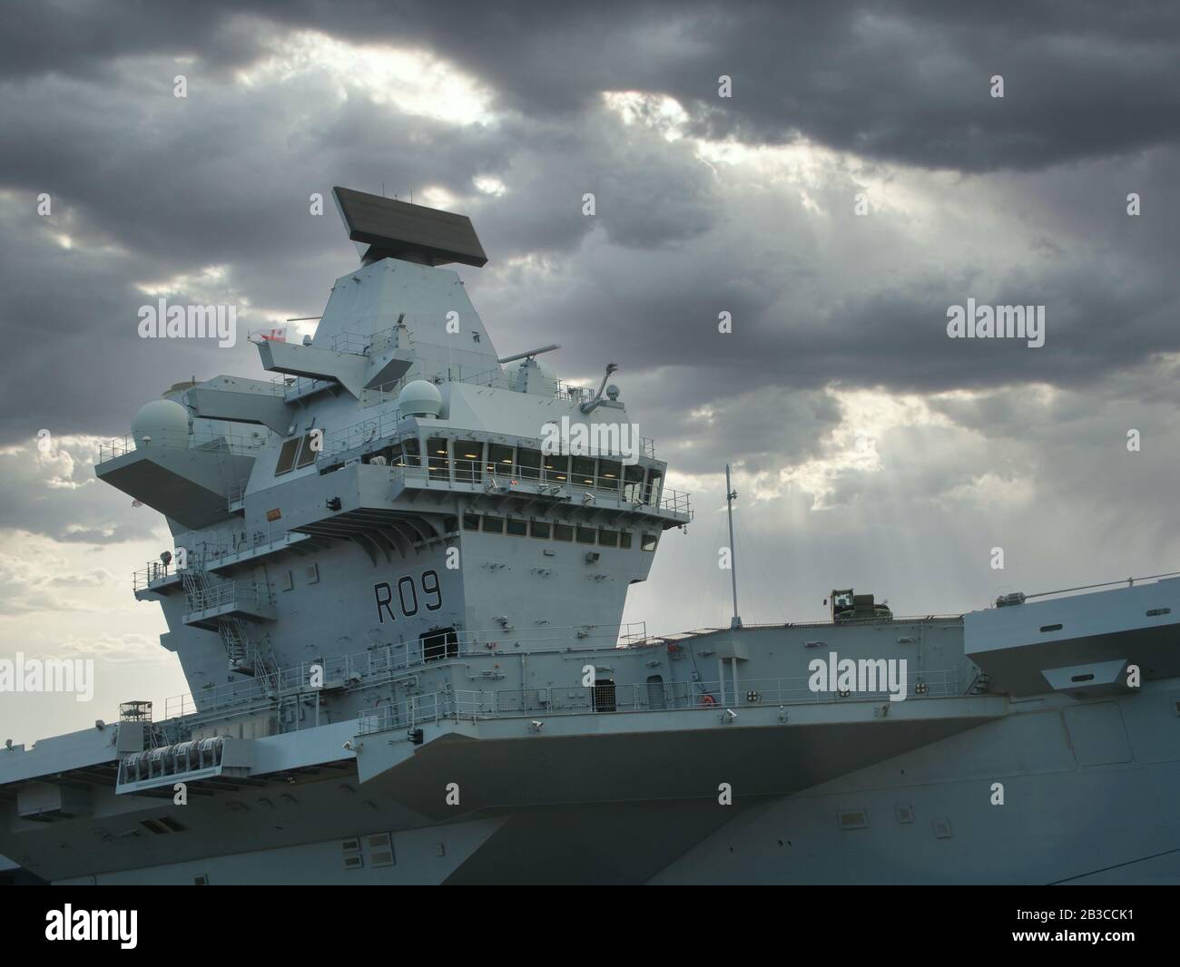 Die Kommandobrücke der "HMS Prince of Wales" (R09) der Royal Navy, der zweiten der britischen Flugzeugträger der Queen Elizabeth Klasse Stockfoto