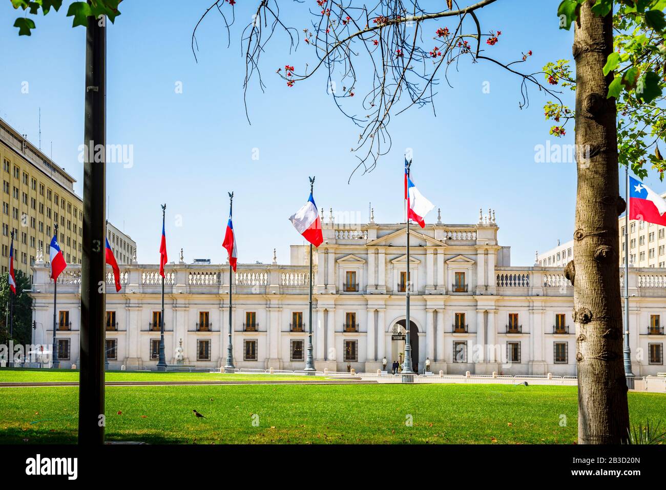 Fassade des neoklassizistischen Palacio de La Moneda oder des La-Moneda-Palastes, Sitz des Präsidenten der Republik Chile, Santiago, Hauptstadt Chiles Stockfoto