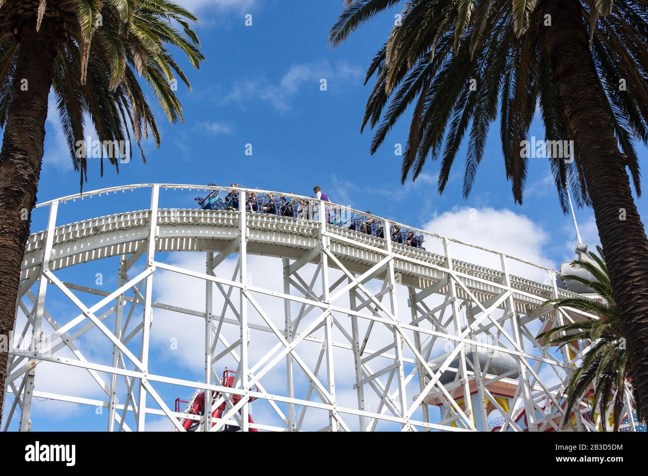 Holzachterbahn im Luna Park Melbourne, Lower Esplanade, St Kilda, Melbourne, Victoria, Australien Stockfoto
