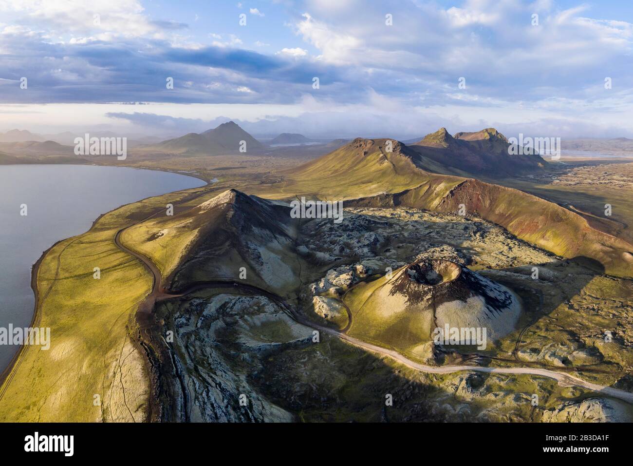 Luftbild, Vulkankrater Stutur, Lavafeld Nordurnamshraun, Landmannalaugar, Fjallabak, isländisches Hochland, Island Stockfoto