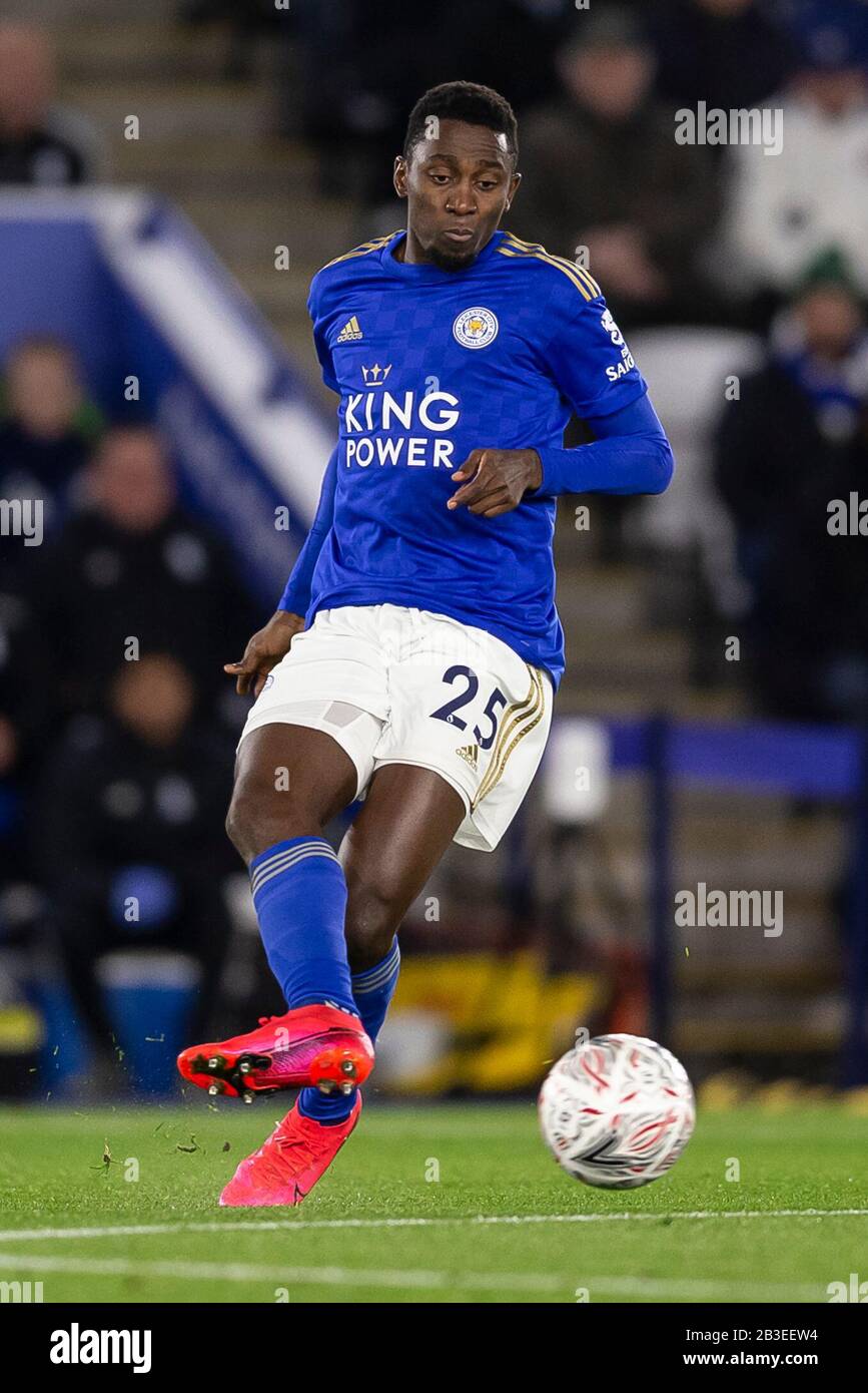 Leicester, Großbritannien. März 2020. Wilfred Ndidi von Leicester City beim Spiel der fünften Runde des FA Cup zwischen Leicester City und Birmingham City im King Power Stadium am 4. März 2020 in Leicester, England. (Foto von Daniel Chesterton/phcimages.com) Credit: PHC Images/Alamy Live News Stockfoto