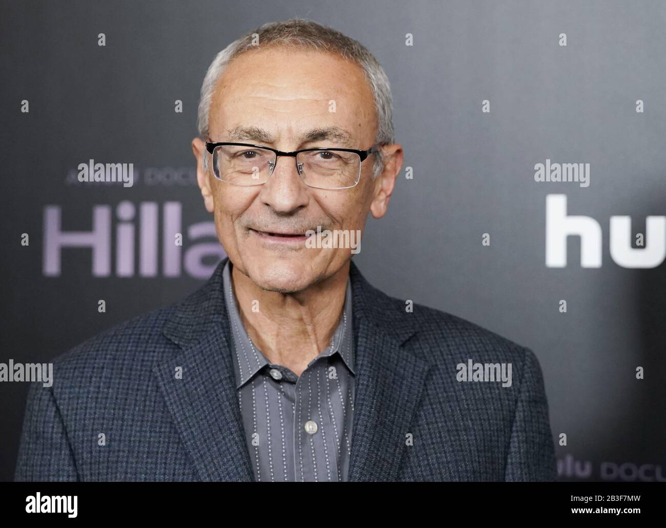 New York, Vereinigte Staaten. März 2020. John Podesta kommt am Mittwoch, den 4. März 2020 in New York City, bei der New Yorker Premiere von "Hillary" im Directors Guild of America Theatre auf den roten Teppich. Foto von John Angelillo/UPI Credit: UPI/Alamy Live News Stockfoto