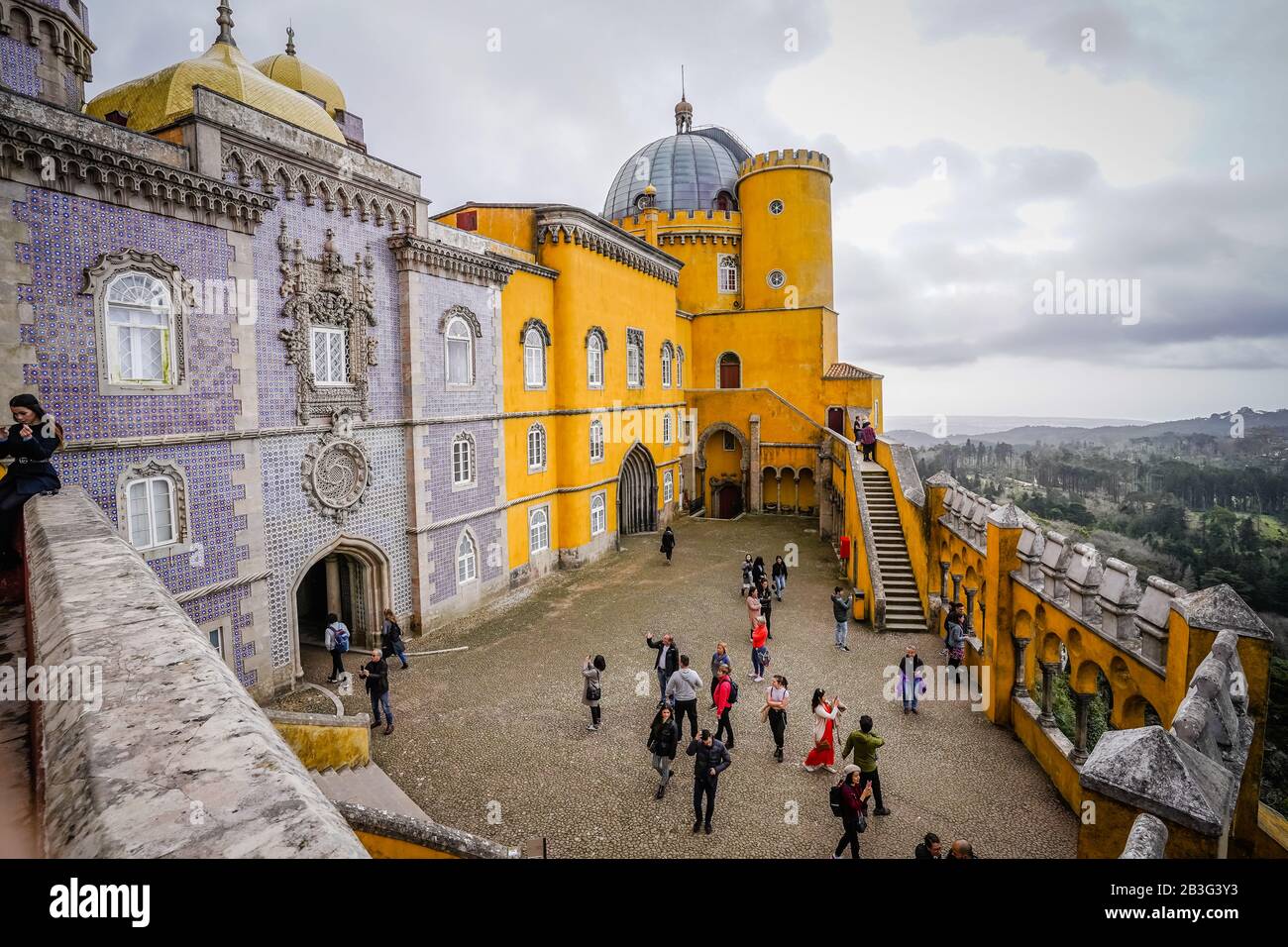 Park und Nationalpalast von Pena (Palácio da Pena) ist ein romantizistisches Schloss in São Pedro de Penaferrim in der Gemeinde Sintra an der Portugues Stockfoto