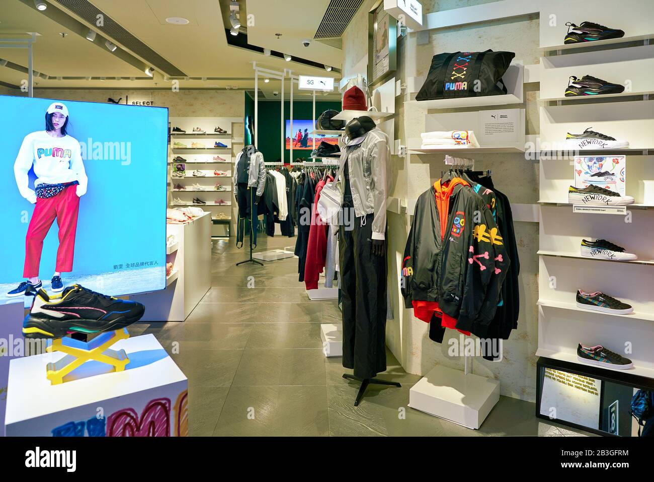 Puma Shoes In Outlet Store Stockfotos & Puma Shoes In Outlet Puma Shoes In Outlet Store Stockfotos & Puma Shoes In Outlet