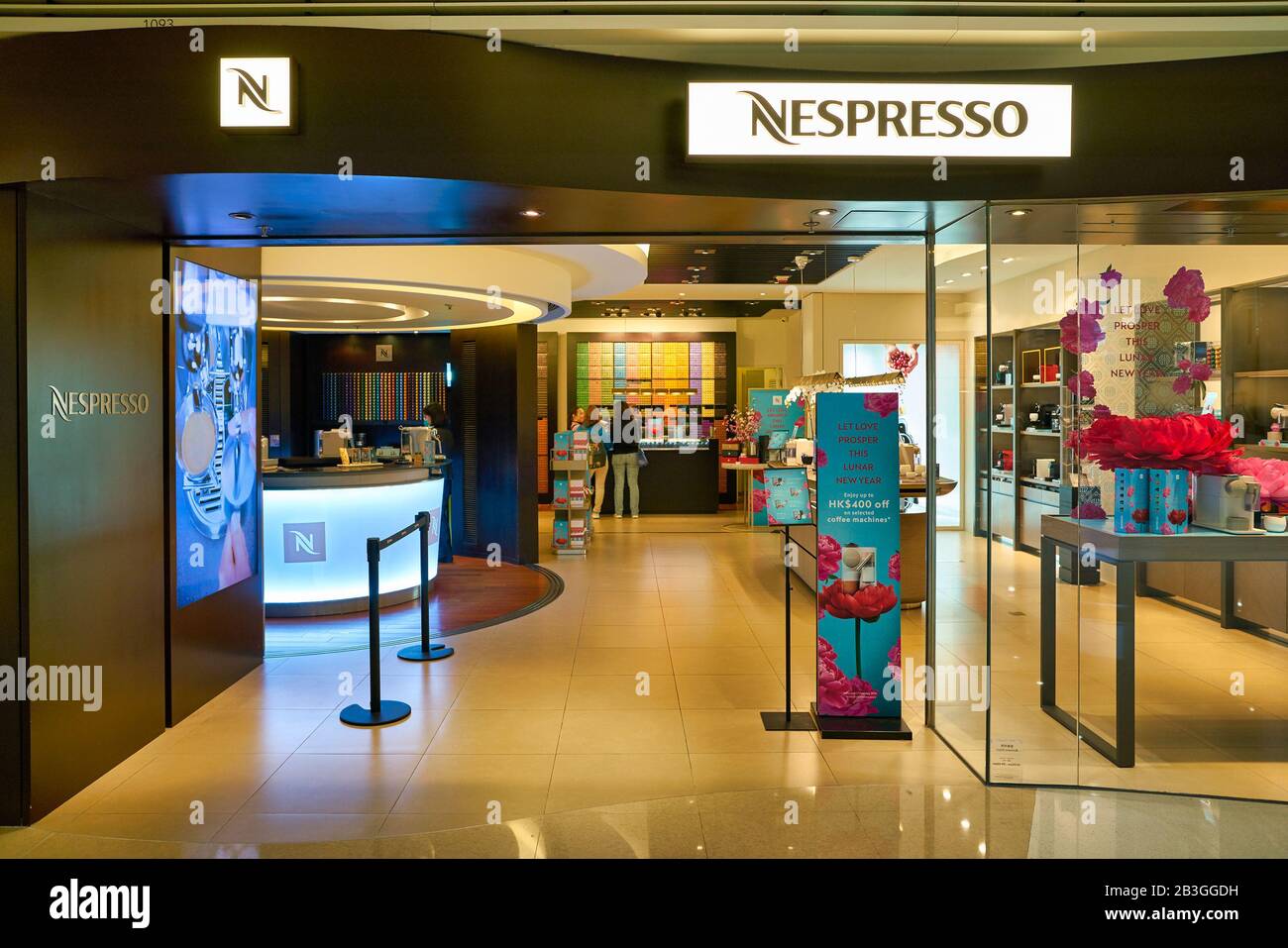 Hongkong, CHINA - CIRCA JANUAR 2019: Nespresso-Schaufenster im Einkaufszentrum Elements. Stockfoto