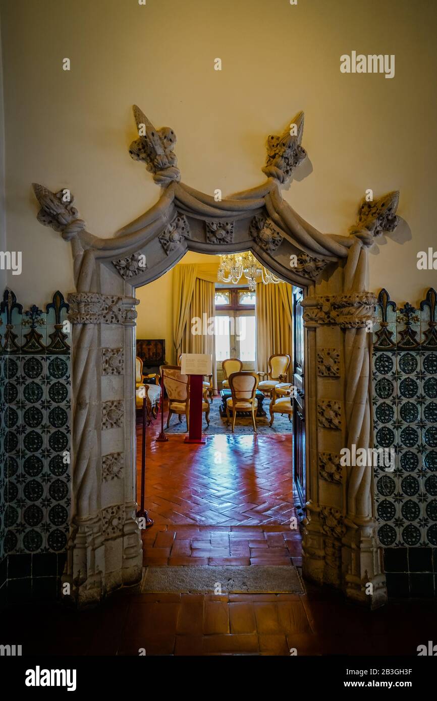 Sintra National Palace, auch Palast von Sintra und Stadtpalast genannt, ist ein ehemaliger, mittelalterlichen Königspalast und aktueller historischer Musem im Stockfoto