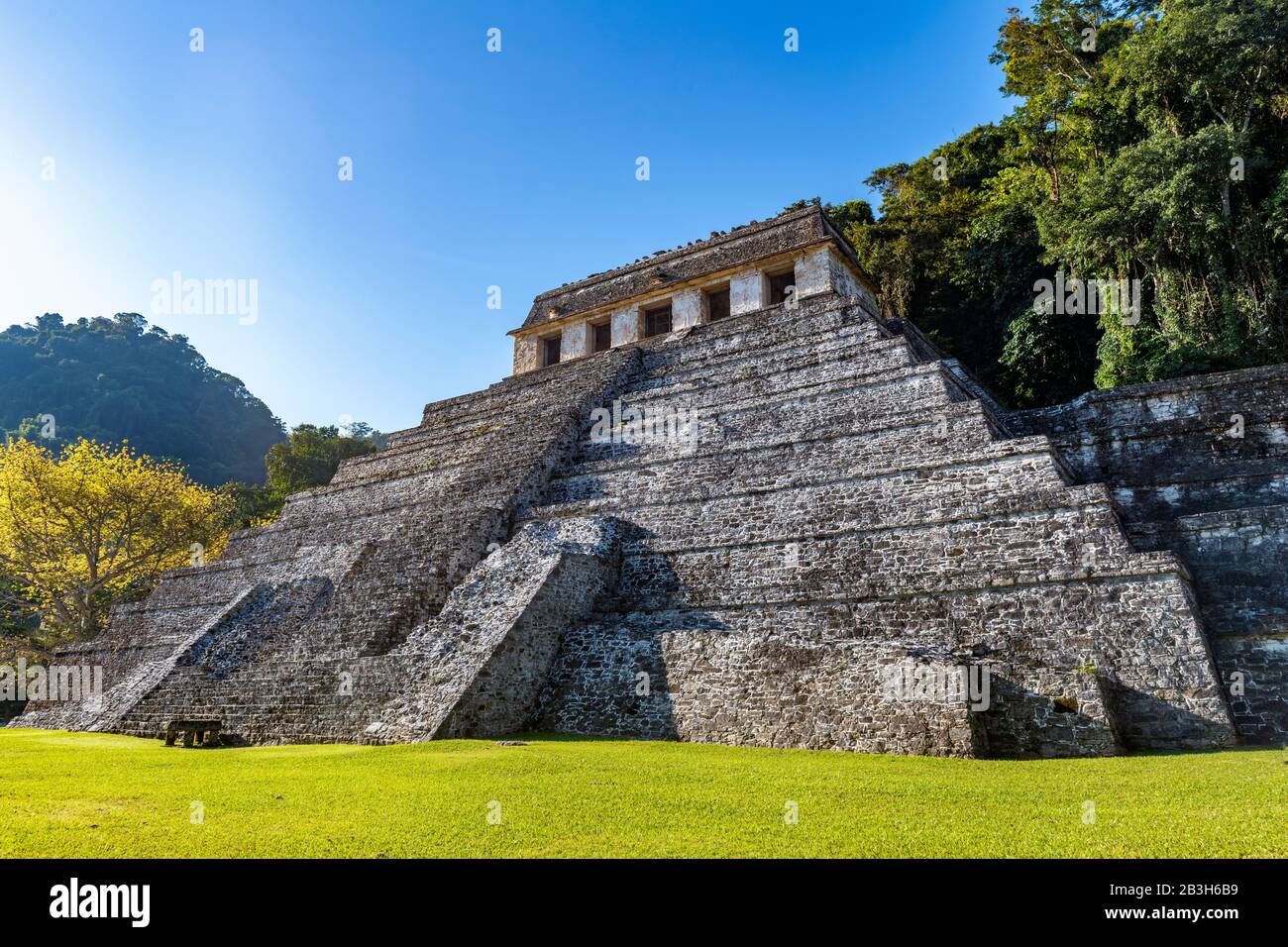 Der majestätische Tempel der Inschriften-Pyramide in der Maya-Ruine von Palenque, Bundesstaat Chiapas, Mexiko. Stockfoto