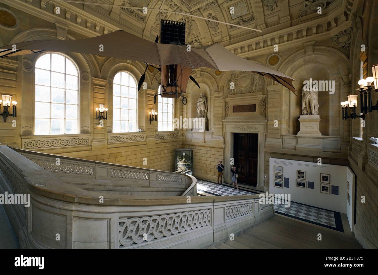 Das ursprüngliche Flugzeug Avion III von Clément Ader wird im Musée des Arts et Métiers.Paris.France ausgestellt. Stockfoto