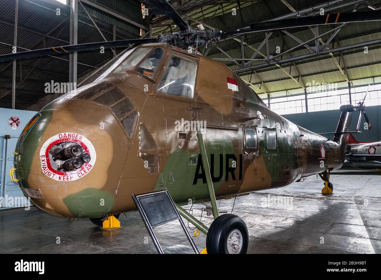 Der Sikorsky H-34 Militärhubschrauber im Indonesischen Luftfahrtmuseum, Yogyakarta Stockfoto