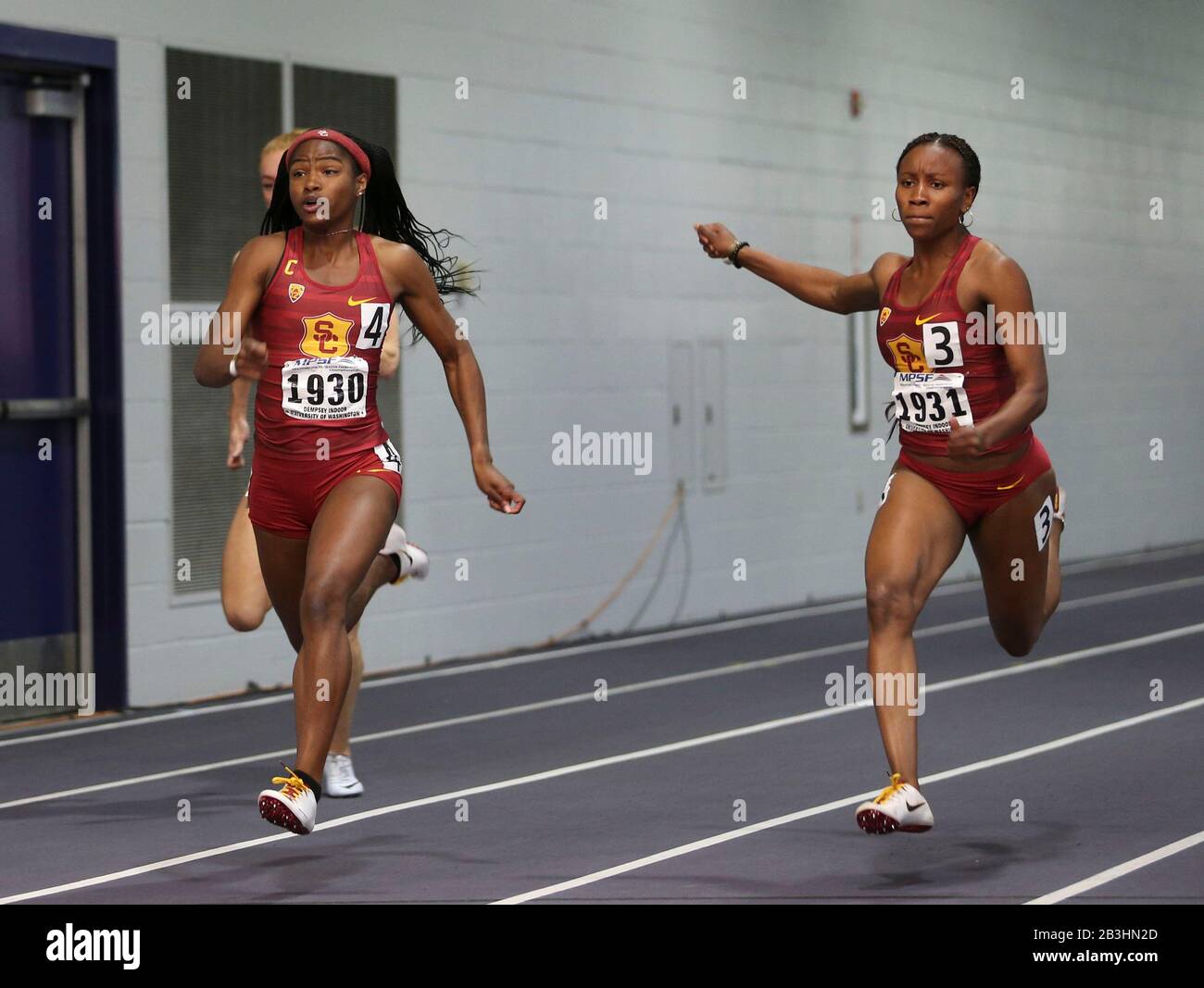 Twanisha Terry (links) und Lanae-Tava Thomas aus Südkalifornien legen den ersten und zweiten Platz in den 60m der Frauen in 7,20 und 7,24 während der MPSF-Hallenweltmeisterschaften, Samstag, 29. Februar 2020, in Seattle, USA. (Foto von IOS/ESPA-Images) Stockfoto