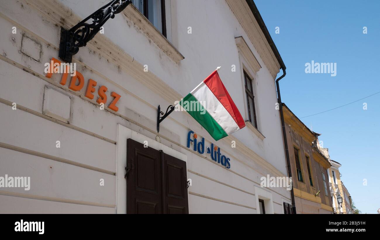 Győr Ungarn 06 30 2019 ein geschlossenes Fidesz- und Fidelitas-Büro in Gyor Stockfoto