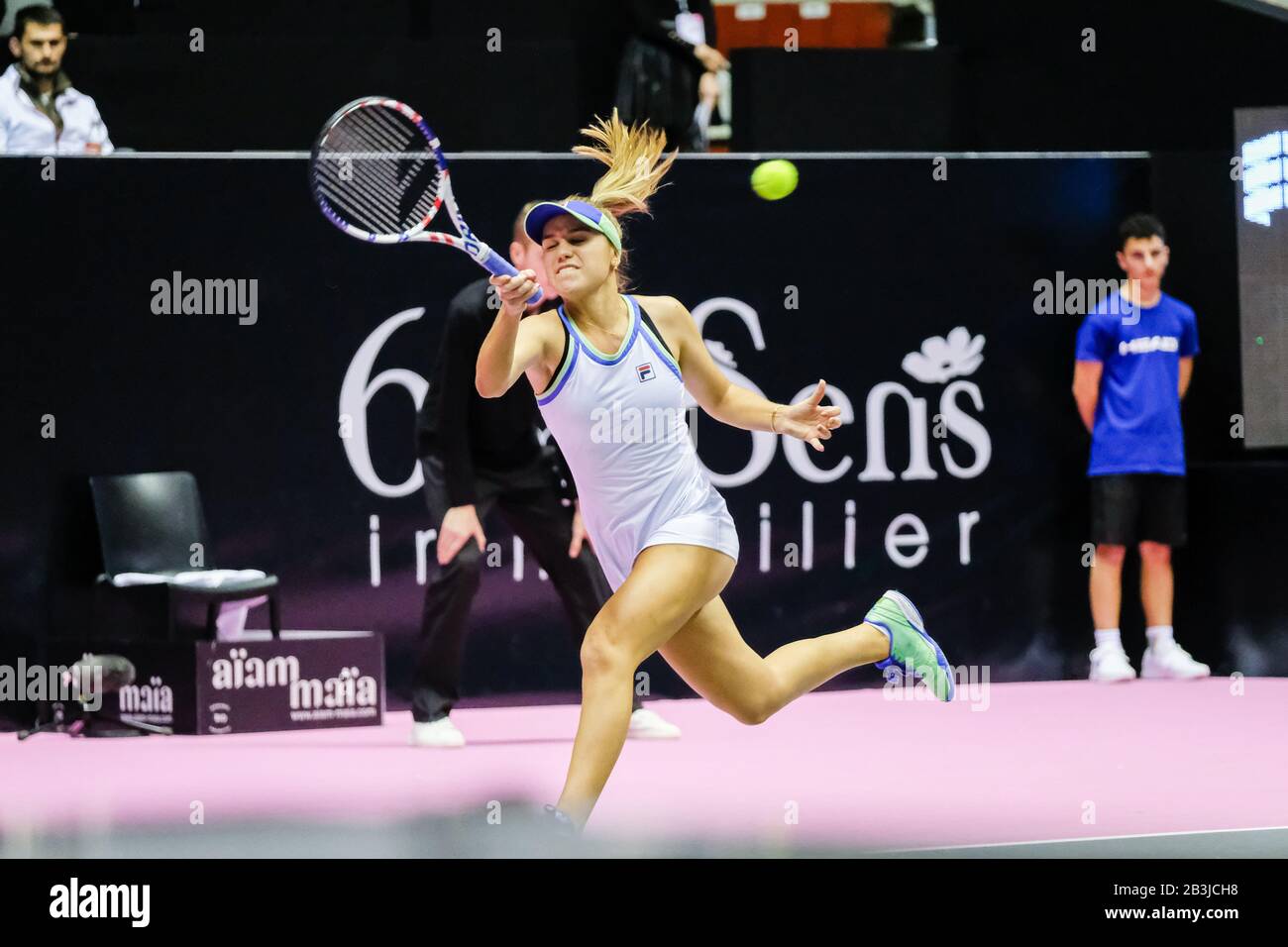 Am 04/03/2020, Lyon, Auvergne-Rhein-ône-Alpen, Frankreich. 6th Sense Damen Tennis Open im Palais des Sports de Gerland. Stockfoto Am 04/03/2020, Lyon, Auvergne-Rhein-ône-Alpen, Frankreich. 6th Sense Damen Tennis Open im Palais des Sports de Gerland. Stockfoto