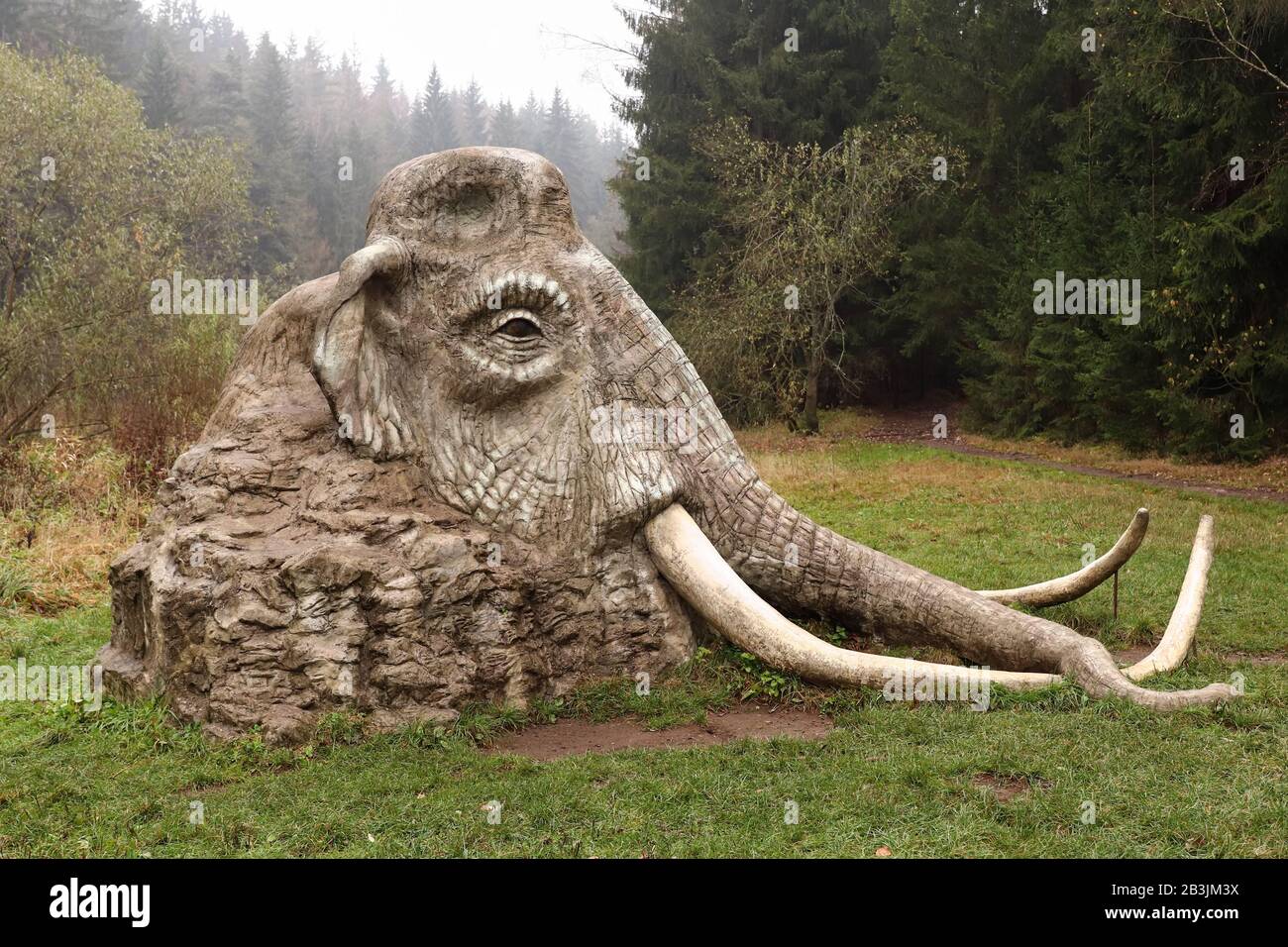 Mammutdenkmal in der Landschaft, Sazava, Bezirk Zdar nad Sazavou, Region Vysocina, Tschechien Stockfoto