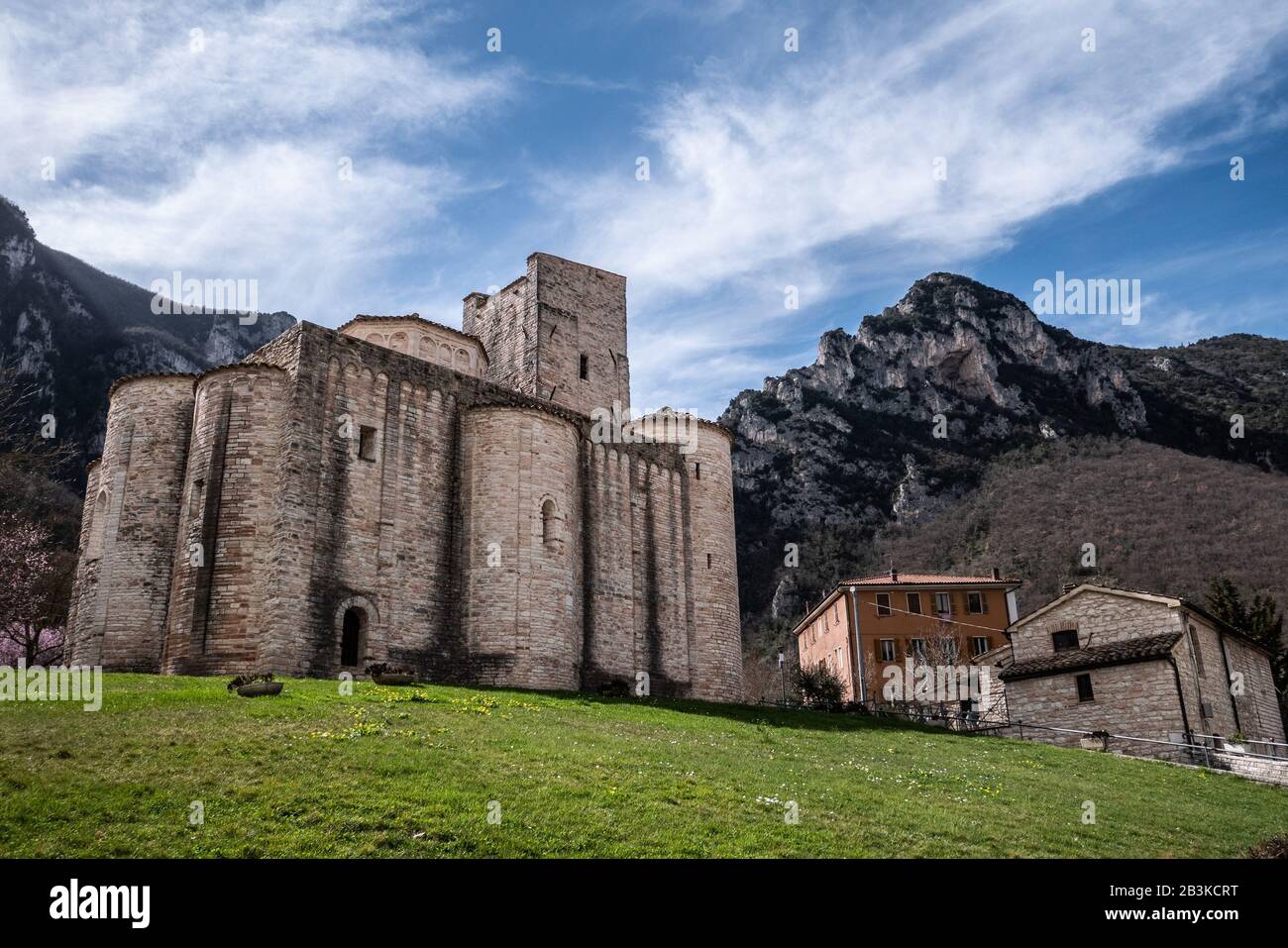 Italien, Marken, Genga, romanisches Kloster San Vittore im Monti-Sibillini-Nationalpark Stockfoto