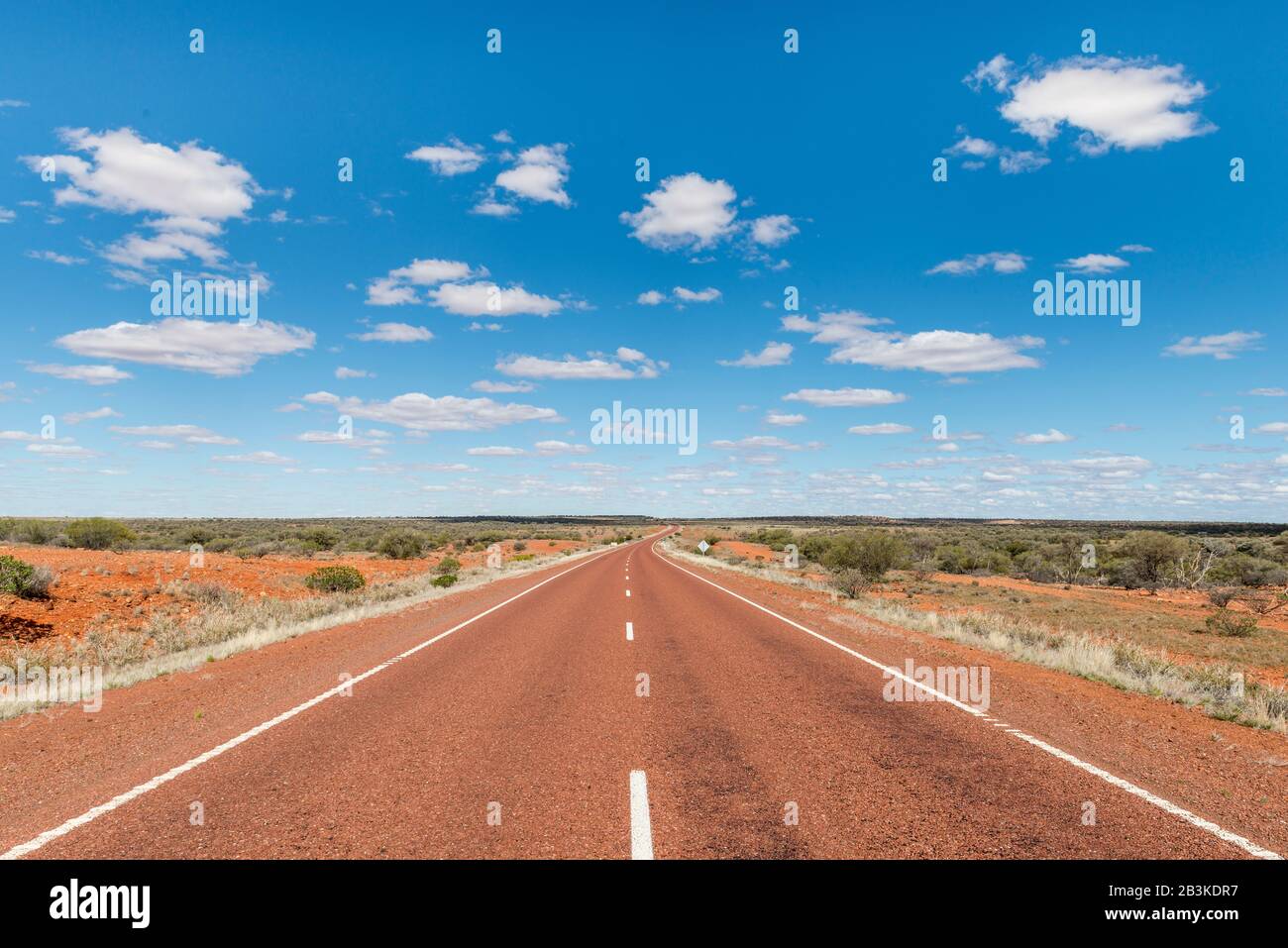 Versiegelte Straße im Outback, Australien. Stockfoto