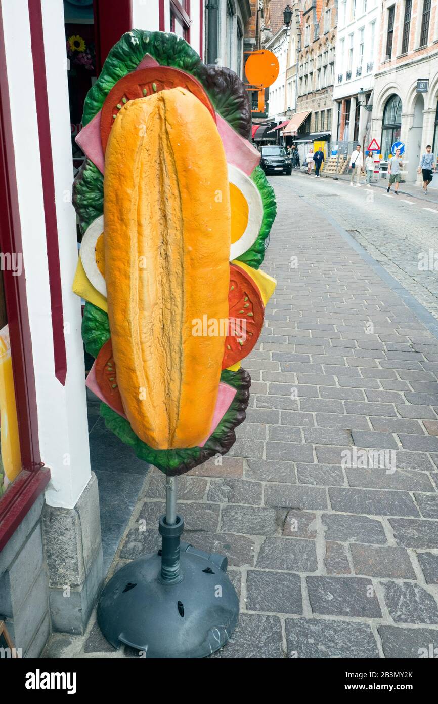 Baguette Sandwich Shop-Schild - Brügges, Belgien Stockfoto