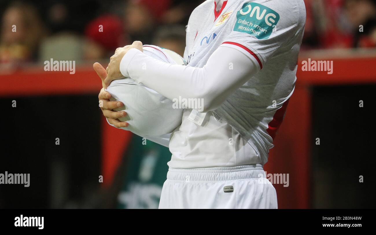 schwarzes fußballtrikot