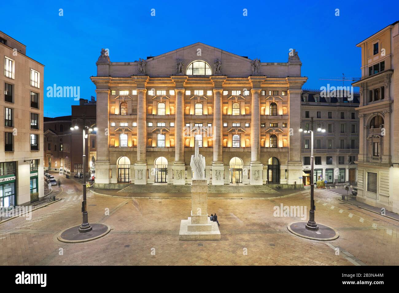 Palazzo Mezzanotte, Piazza degli Affari, Mailand, Lombardei, Italien, Europa Stockfoto