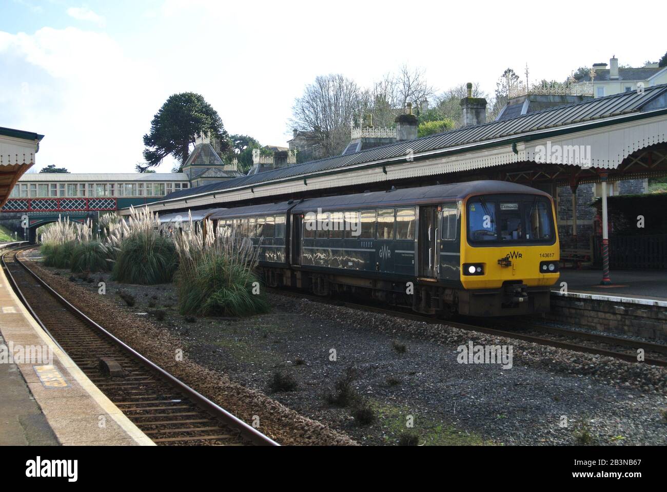 Ein britischer Sprinter der Eisenbahnklasse 150, der von First Great Western am Bahnhof Torquay, Devon, England, Großbritannien betrieben wird. Stockfoto