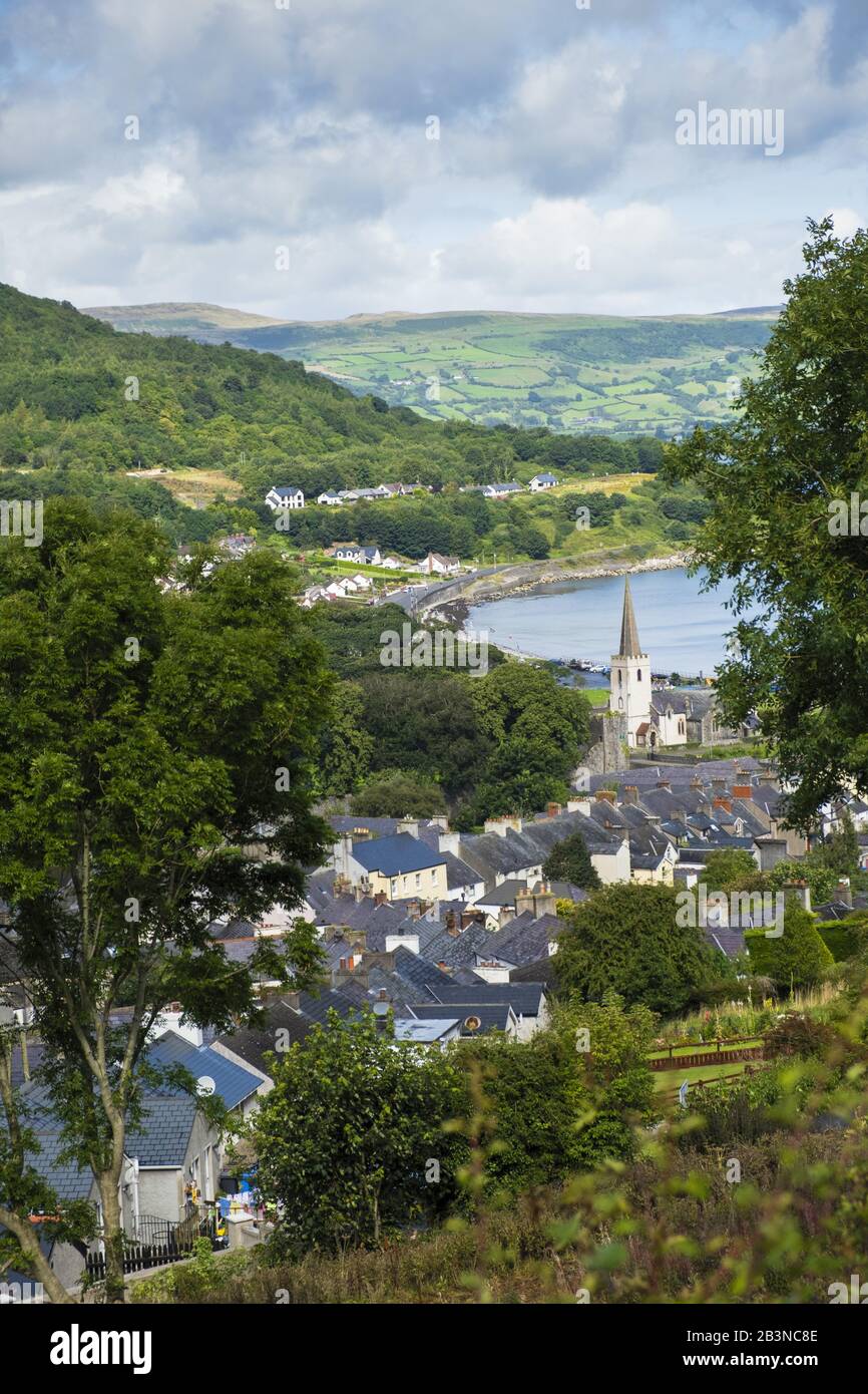 Das Dorf Glenarm und die ländliche Landschaft der Antrim Küste, Ballymena, County Antrim, Ulster, Nordirland, Großbritannien, Europa Stockfoto
