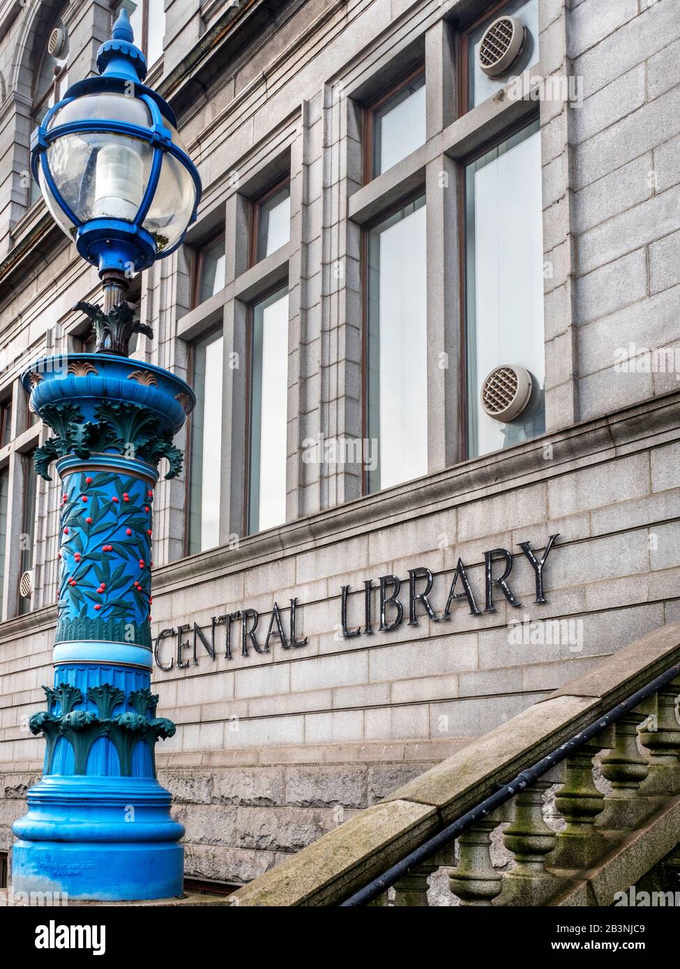 Das Gebäude der Aberdeen Central Library am Rosemount Viaduct wurde im Jahr 1892 von Andrew Carnegie in Aberdeen Scotland eröffnet Stockfoto