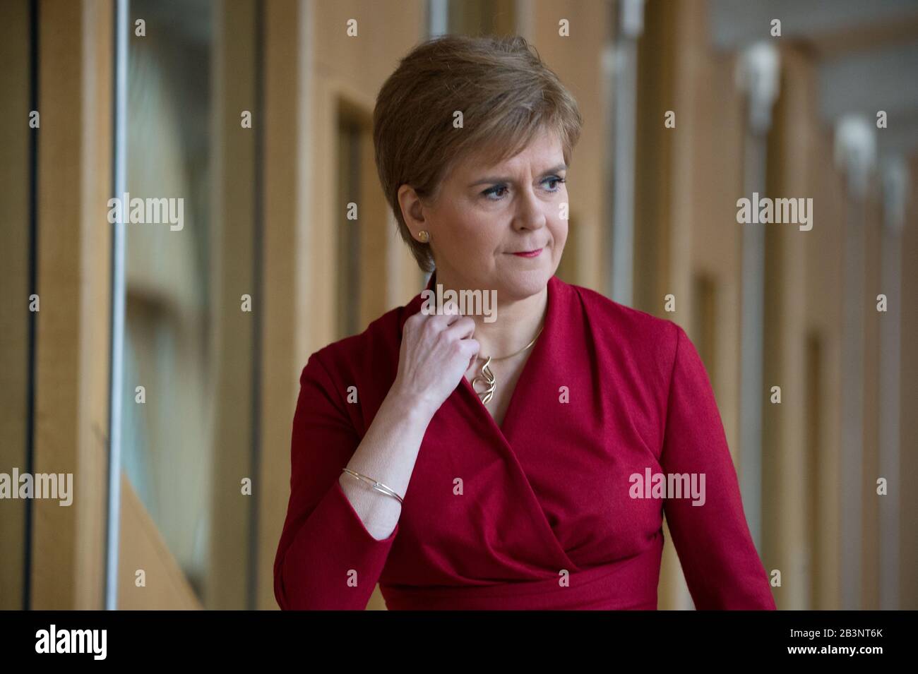 Edinburgh, Großbritannien. März 2020. Abgebildet: Nicola Sturgeon MSP - Erster Minister von Schottland und Führer der Scottish National Party. Szenen aus Ersten Ministerfragen im schottischen Parlament in Holyrood, Edinburgh. Kredit: Colin Fisher/Alamy Live News Stockfoto