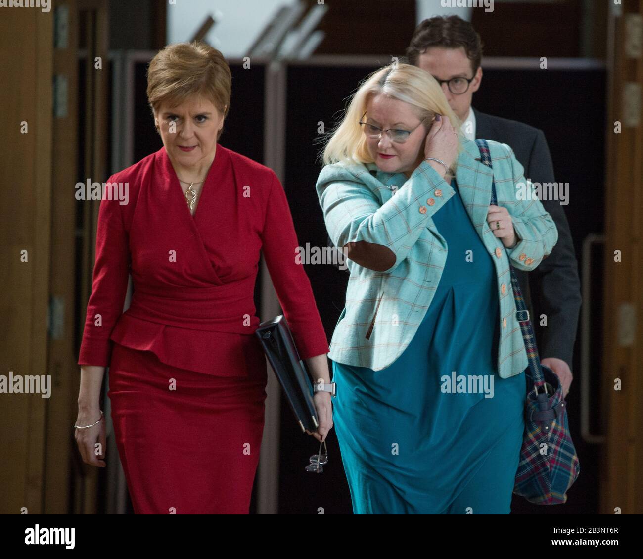 Edinburgh, Großbritannien. März 2020. Abgebildet: Nicola Sturgeon MSP - Erster Minister von Schottland und Führer der Scottish National Party. Szenen aus Ersten Ministerfragen im schottischen Parlament in Holyrood, Edinburgh. Kredit: Colin Fisher/Alamy Live News Stockfoto