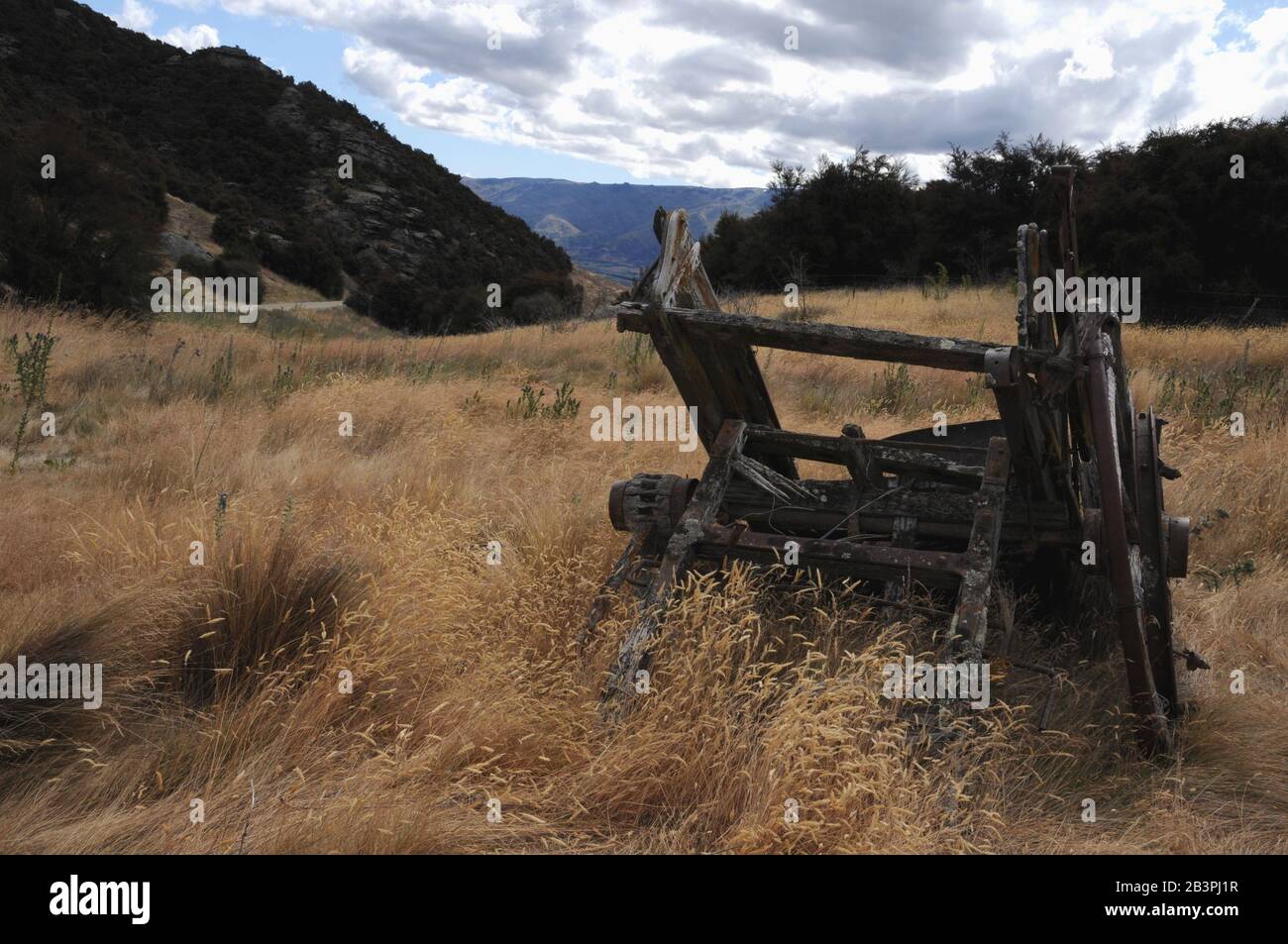 Alte Waggons sind im Bendigo Historic Reserve in Central Otago, Neuseeland, erhalten geblieben. Gold wurde hier im Jahr 1862 entdeckt. Stockfoto