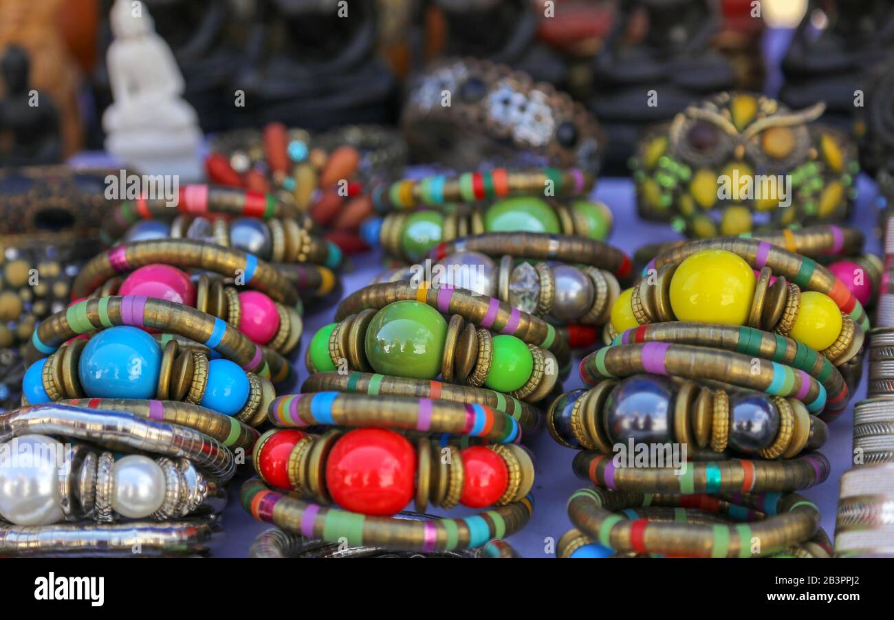 Authentisches Juweliergut auf dem markt von myanmar Stockfoto