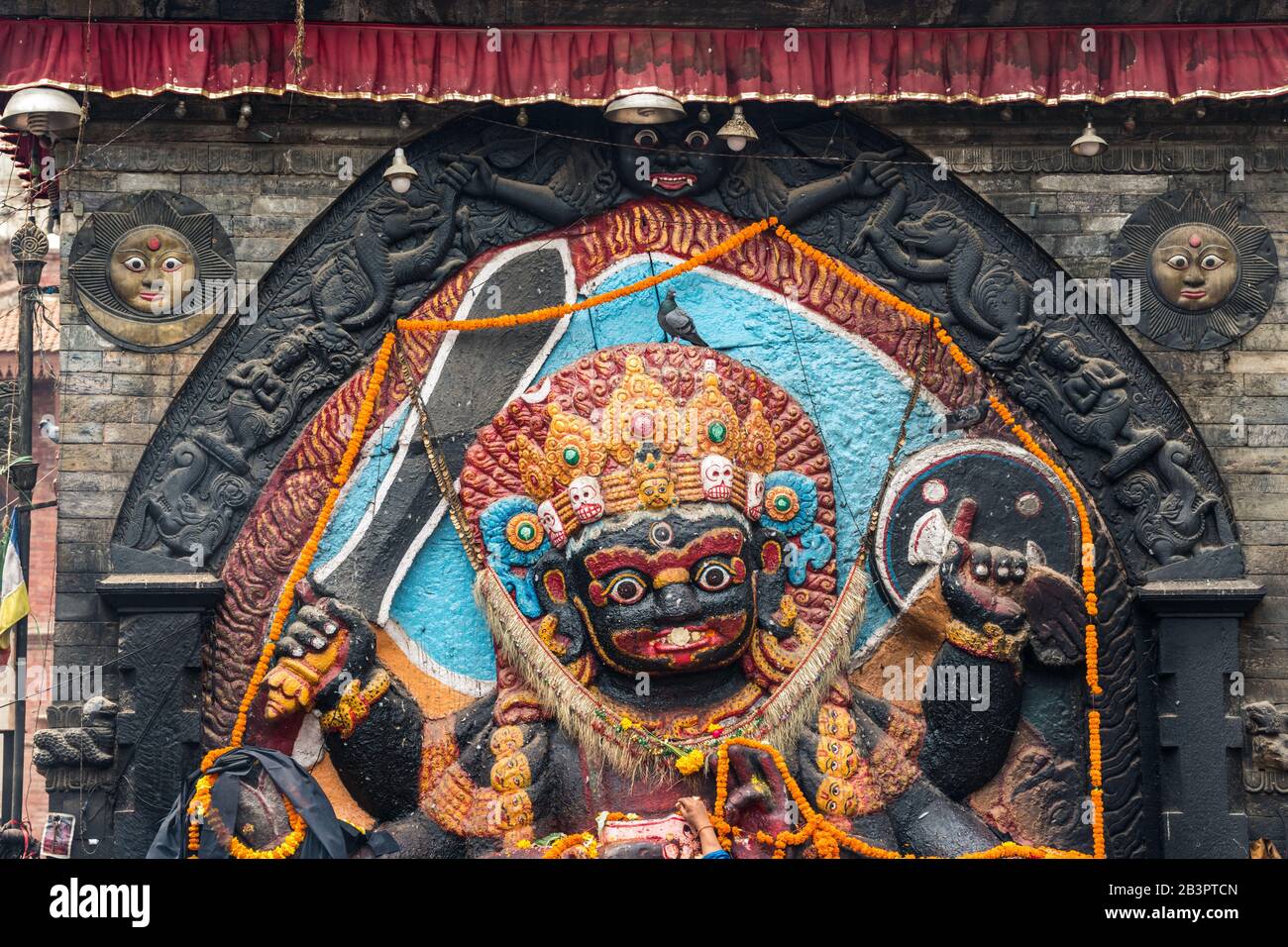 Statue von Kala Bhairab (Shiva in seinem furchterregendsten Aspekt) am Durbar-Platz in Kathmandu, Nepal Stockfoto