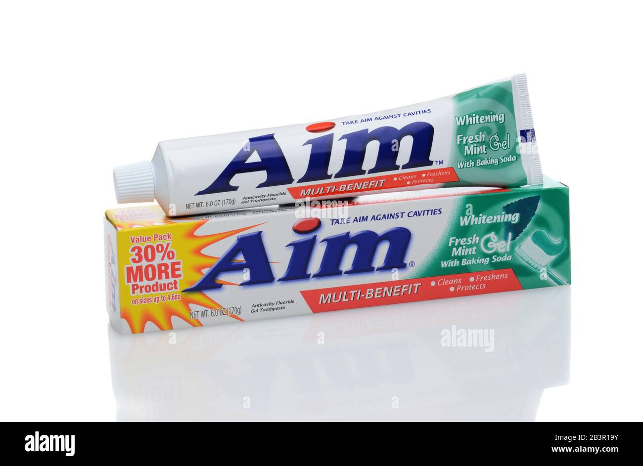 Irvine, CA - 12. DEZEMBER 2014: Eine Tube Aim-Zahnpasta. AIM wurde 1975 von  Unilever eingeführt, die Marke wurde von Church und Dwight in 200 Stück  gekauft Stockfotografie - Alamy