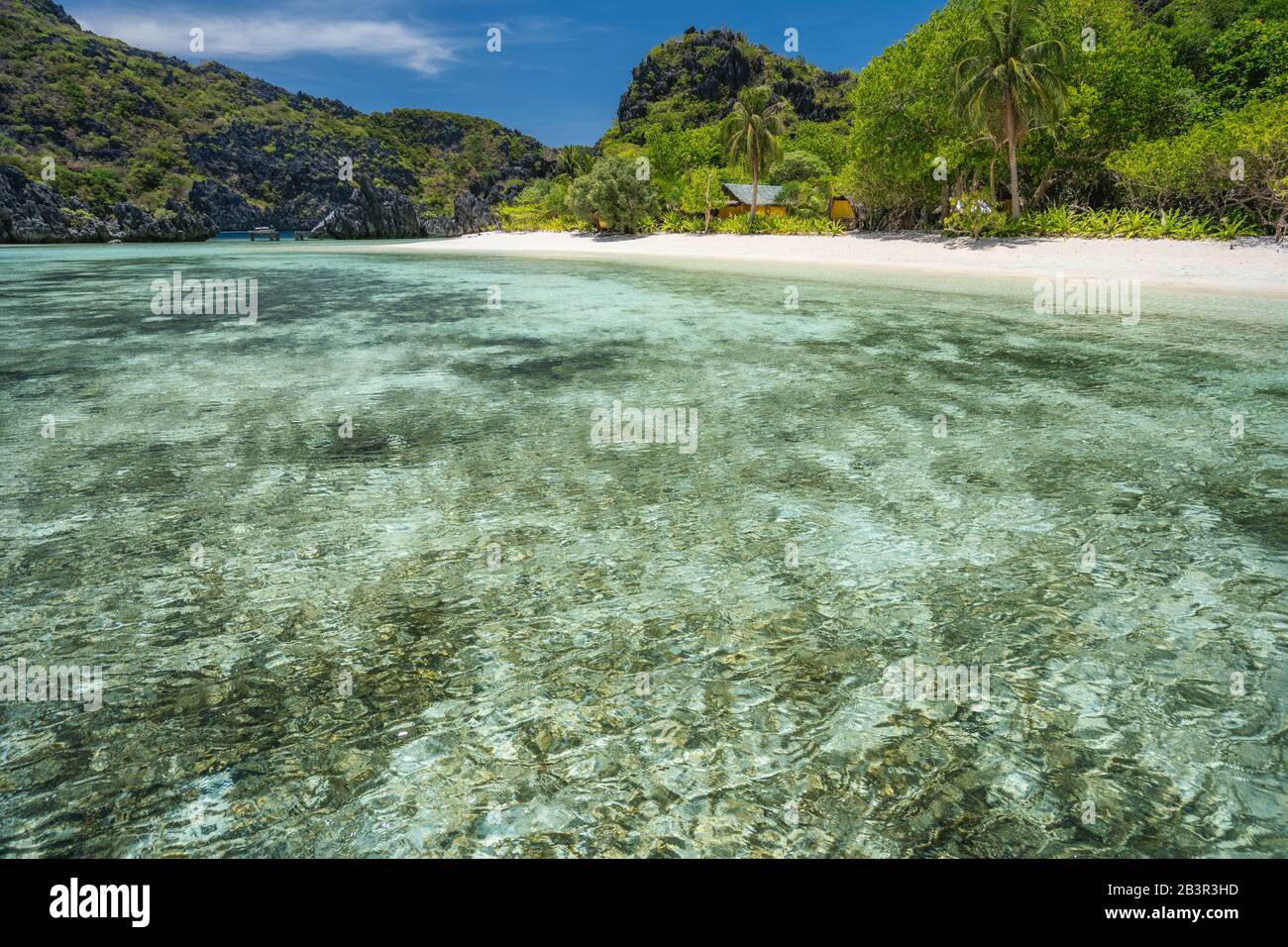 Leerer flacher Sternenstrand auf der Insel Tapiutan. El Nido, Palawan, Philippinen Stockfoto