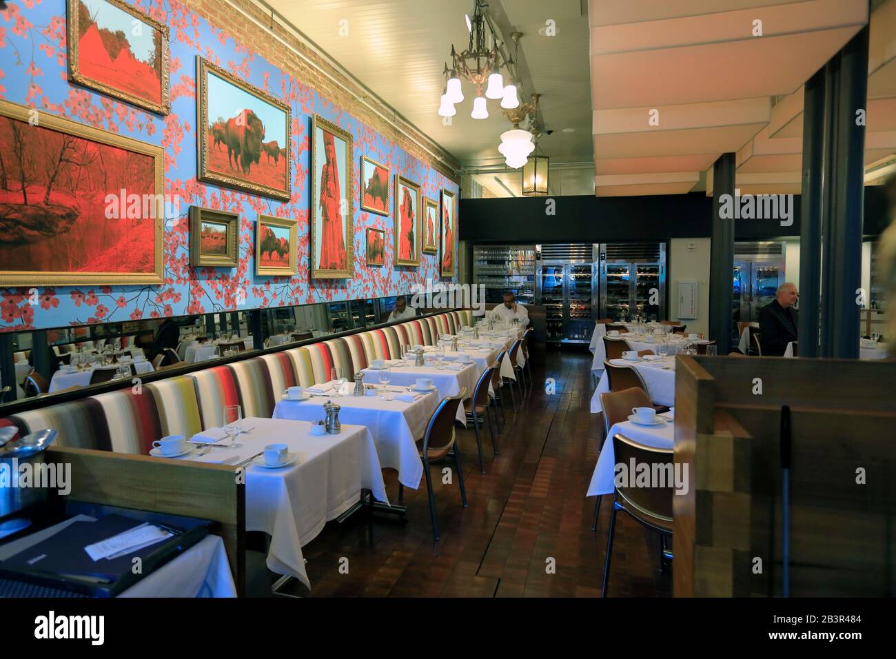 Innenansicht von Proof on Main das Restaurant mit zeitgenössischen Kunstwerken dekoriert im 21C Museum Hotel.Louisville.Kentucky.USA Stockfoto