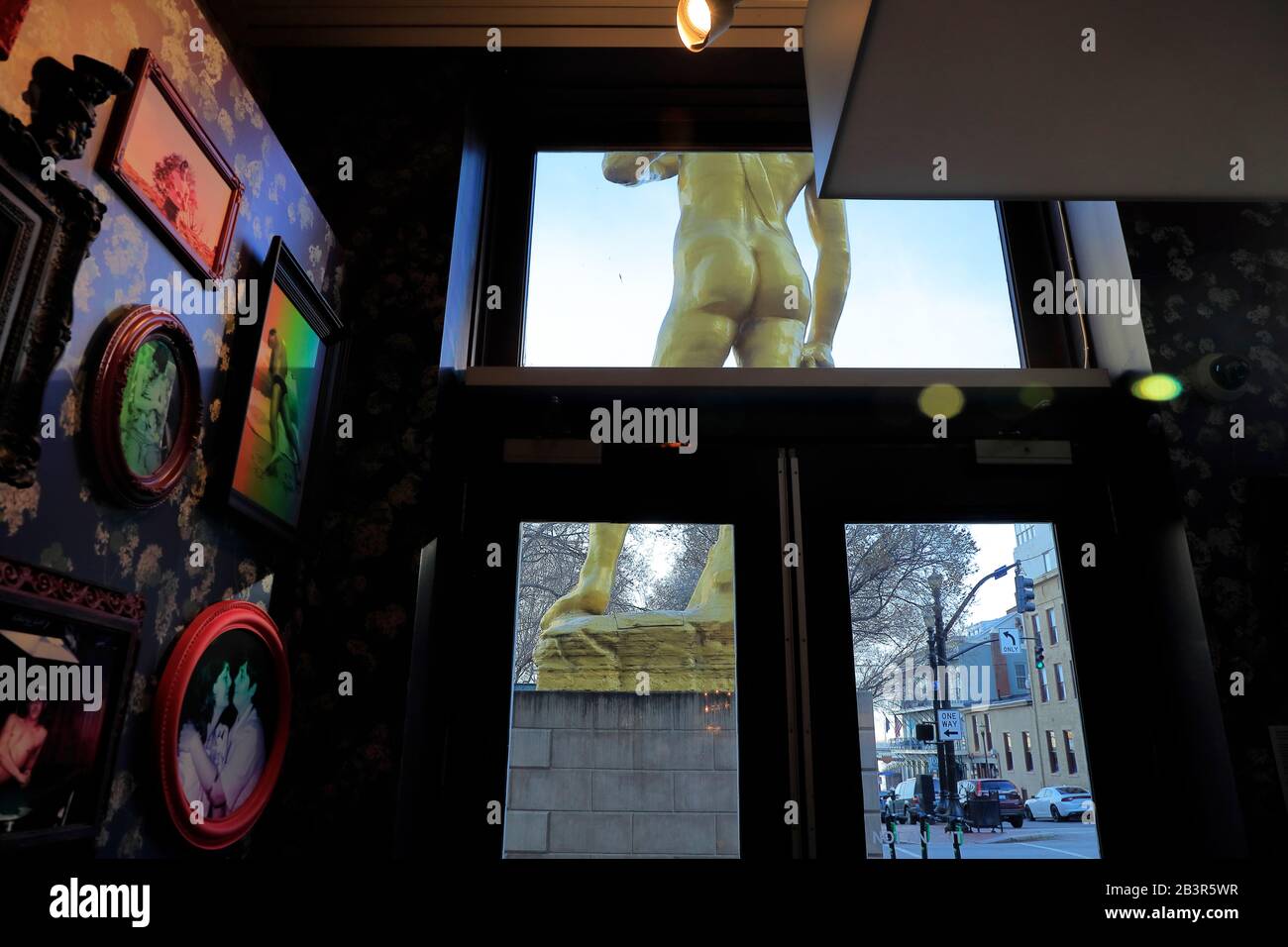 Innenansicht von Proof on Main das Restaurant mit zeitgenössischen Kunstwerken dekoriert im 21C Museum Hotel.Louisville.Kentucky.USA Stockfoto