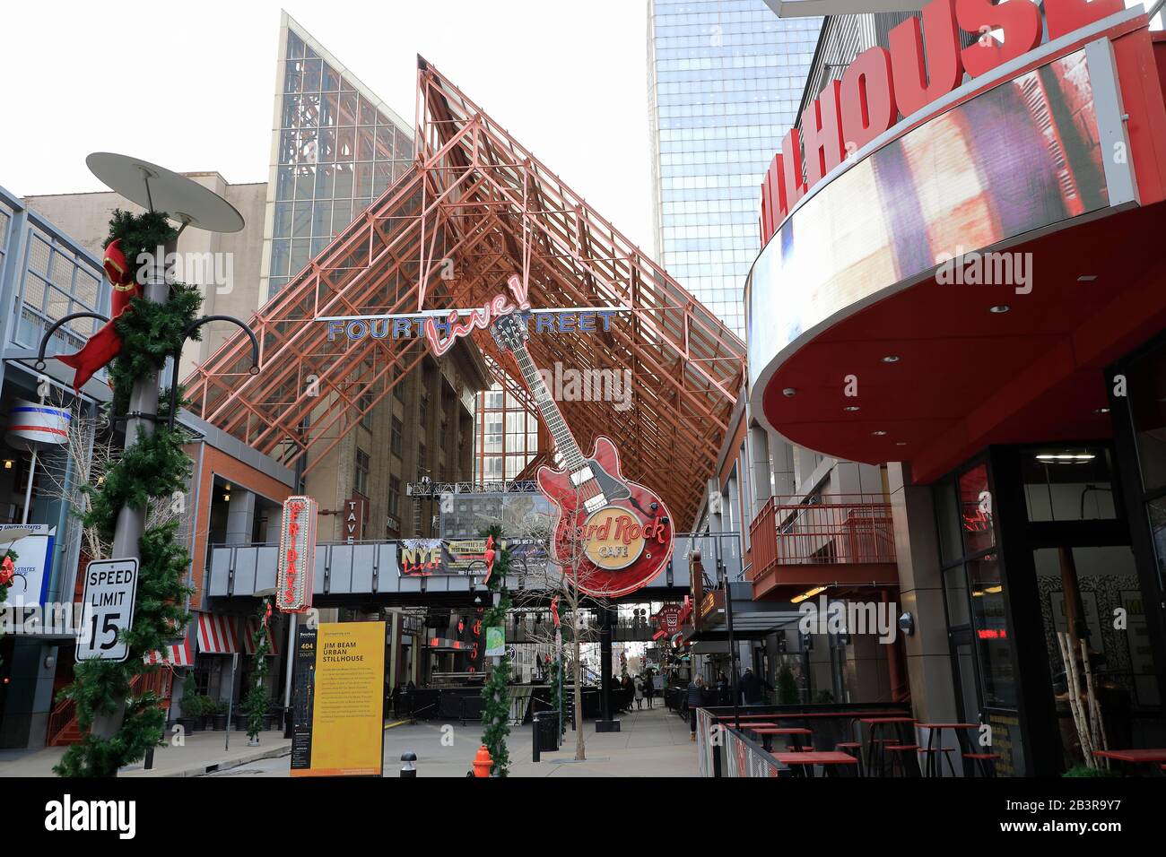 Vierte Straße Live! Ein Unterhaltungs- und Einzelhandelskomplex mit Restaurants und Hotels in der Innenstadt von Louisville.Louisville.Kentucky.USA Stockfoto