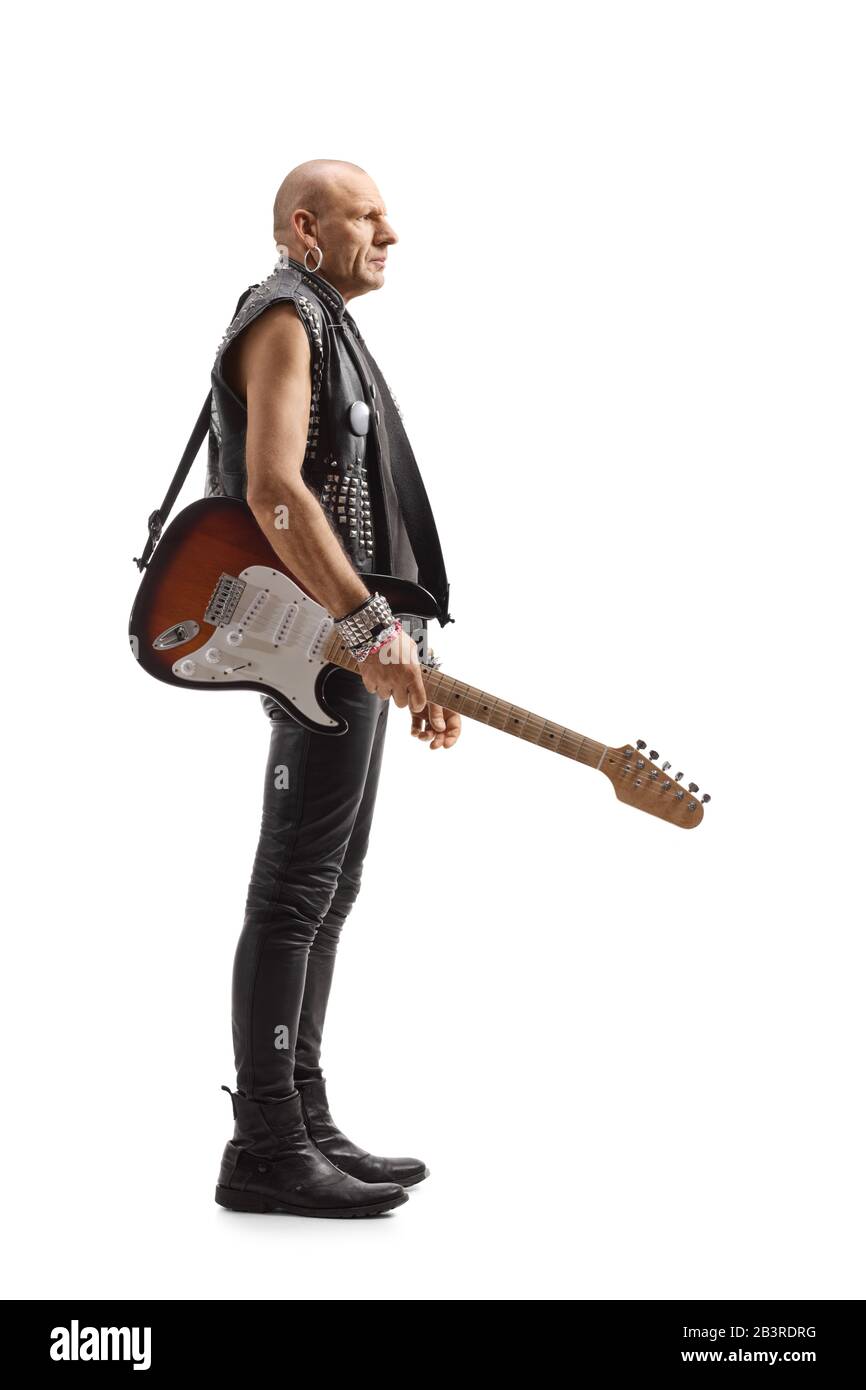 Profilaufnahme in voller Länge eines Musikers, der mit einer E-Gitarre steht, die auf weißem Hintergrund isoliert ist Stockfoto