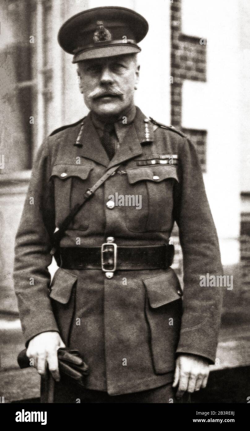 Ein Porträt von Feldmarschall Douglas Haig, 1st Earl Haig, (1861-1928), einem leitenden Offizier der britischen Armee. Während des Ersten Weltkriegs befehligte er von Ende des Krieges bis zum Ende des Krieges die British Expeditionary Force (BEF) an der Westfront. Er war Kommandeur während der Schlacht an der Somme, der Schlacht von Arras, der Dritten Schlacht von Ypern (Passchendaele), der deutschen Frühjahrsoffensive und der letzten Hundert Tage Offensive. Stockfoto