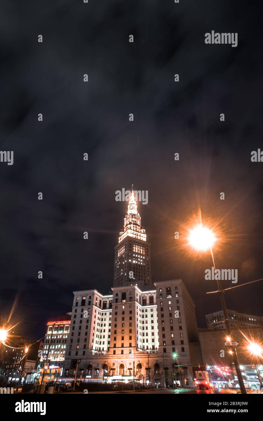 Terminal Tower in Cleveland Ohio bei Nacht Stockfoto