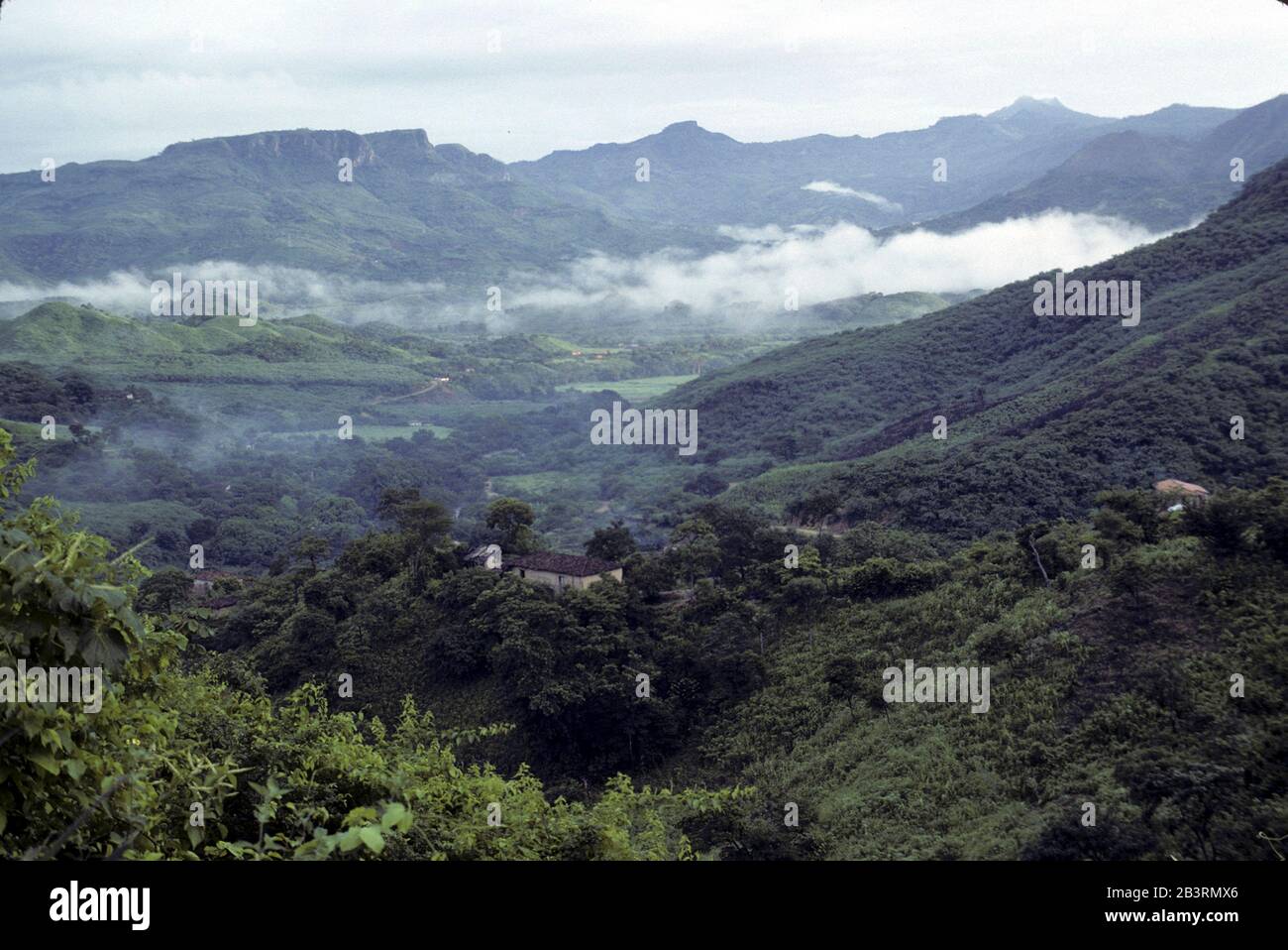 El Paraiso, Honduras, um 1991: La Ascension in der Region Ocotepeque während der Regenzeit im September. ©Bob Daemmrich Stockfoto