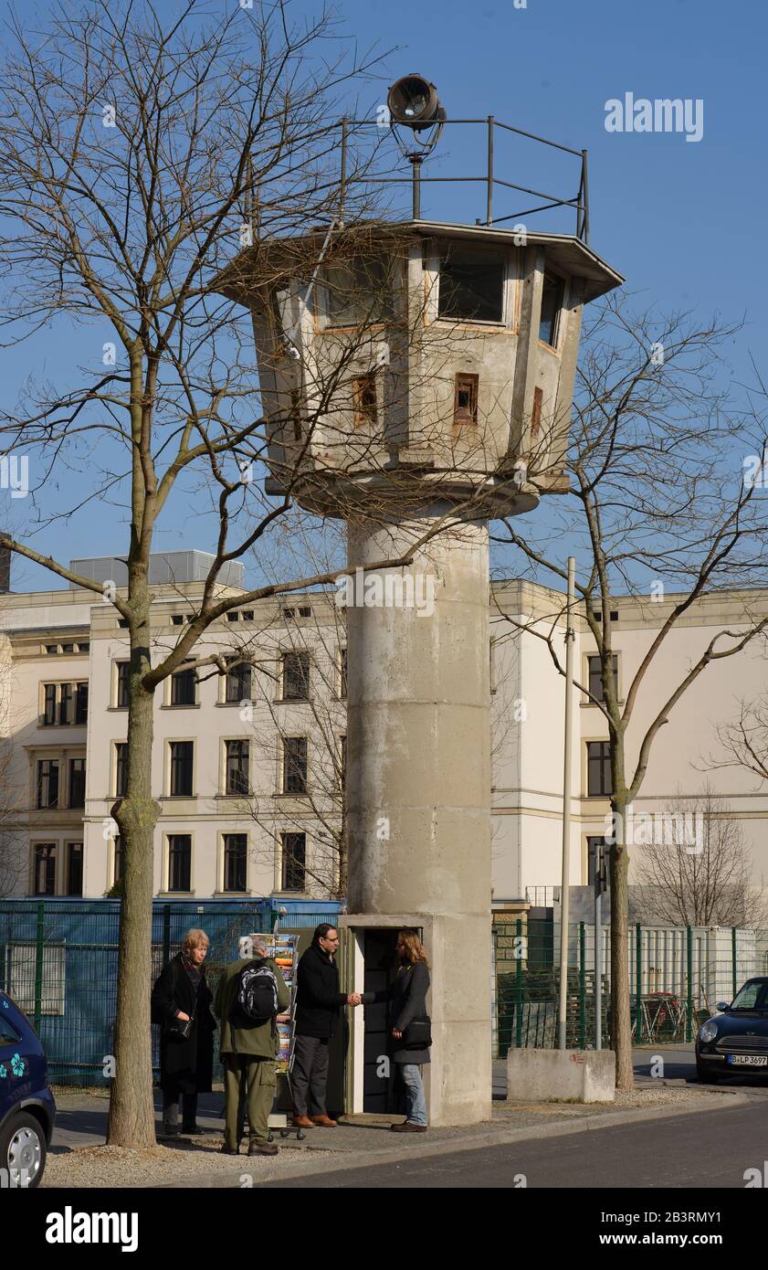 DDR-Wachturm, Erna-Berger-Straße, Potsdamer Platz, Tiergarten, Berlin, Deutschland Stockfoto