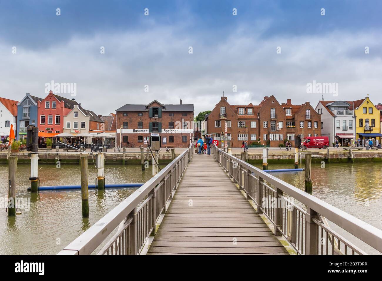 Holzsteg am alten Hafen in Husum, Deutschland Stockfoto