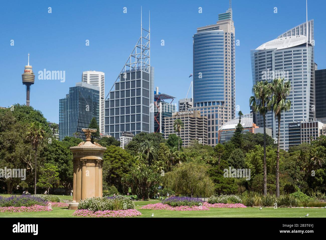 Australien. NSW. Sydney, Botanische Gärten, City Skyling & Choracic Monument Stockfoto