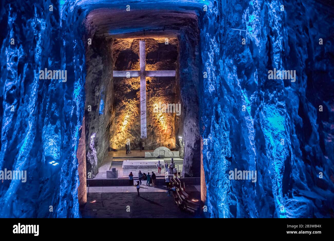 Die Salzkathedrale von Zipaquirá ist eine unterirdische, röm.-katholische Kirche, die in den Tunneln eines Salzbergwerks in einem halitischen Berg in der Nähe errichtet wurde Stockfoto