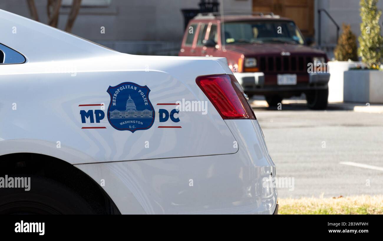 Siegel des Metropolitan Police Department of the District of Columbia (Metro PD) an der Seite des Polizeikreuzes im Stadtzentrum von Washington. Stockfoto